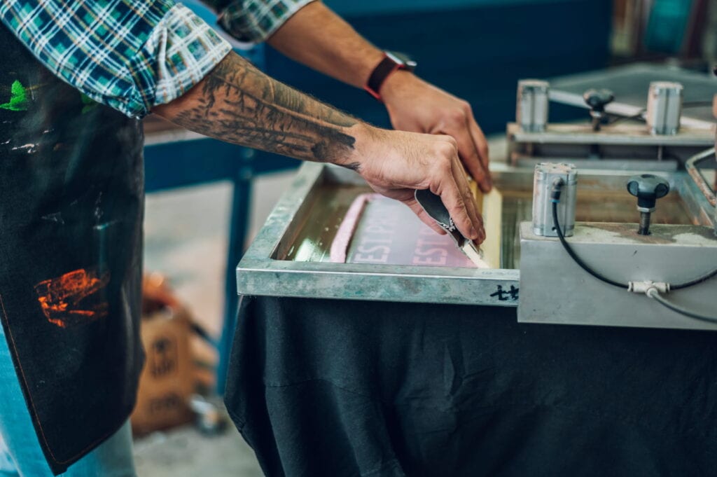 Benefits of Using Professional Screen Printing Services